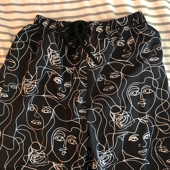 Patterned pants - Picture 2 of 3